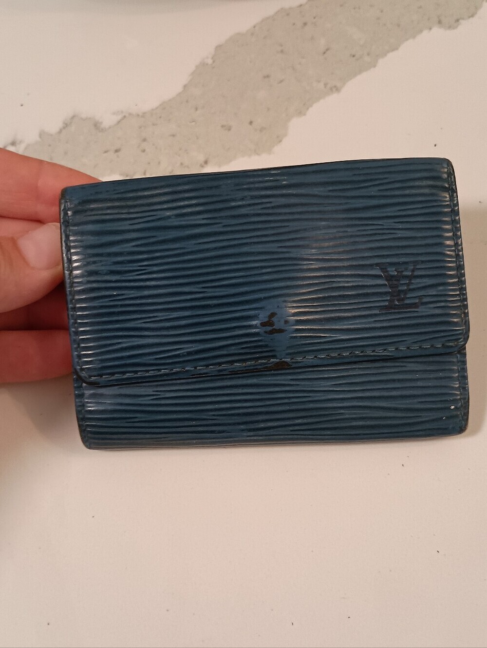 Authentic Louis Vuitton Vintage Blue Epi Leather 6-Key Holder Wallet
